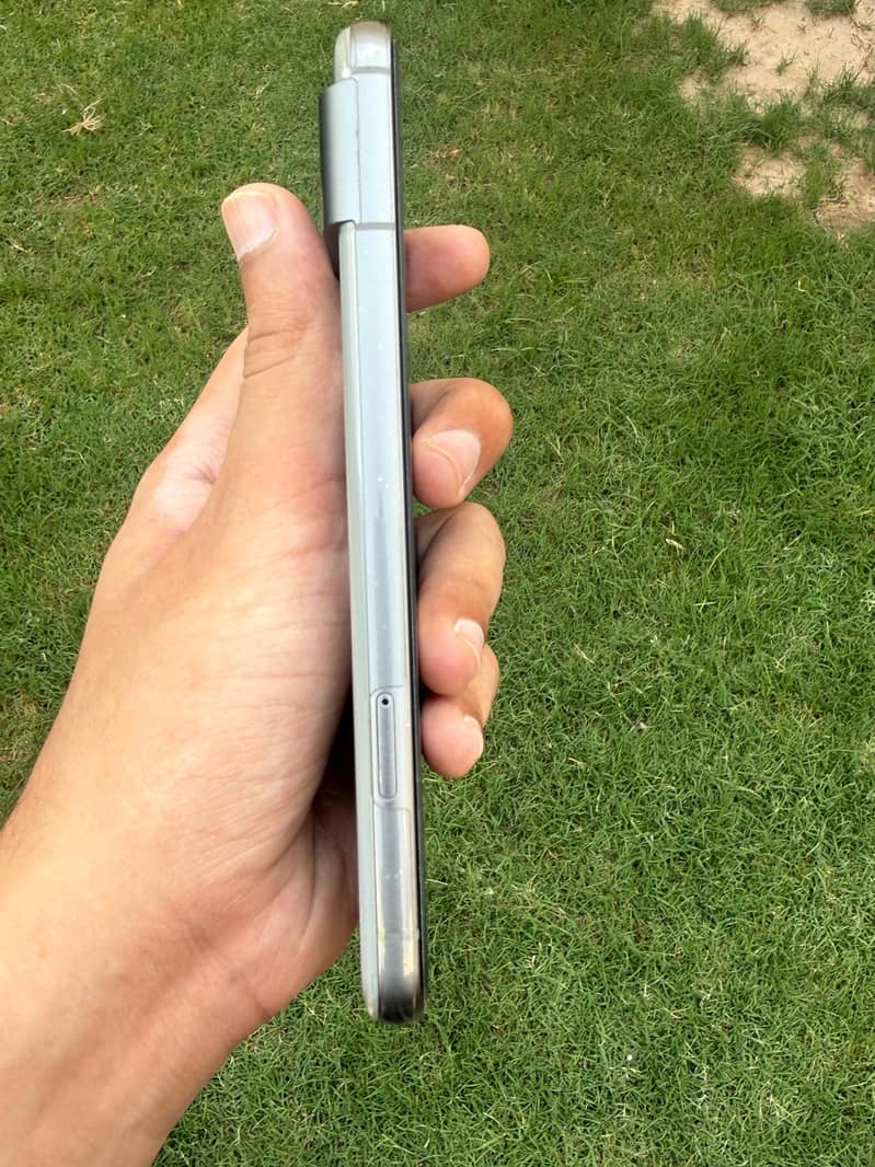 Google Pixel 8 4