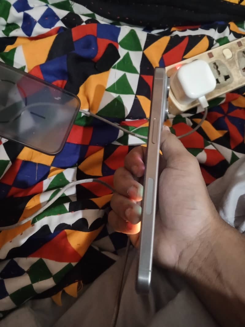 Apple iPhone 15 Pro Max 3