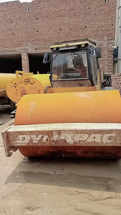 CA25 road roller