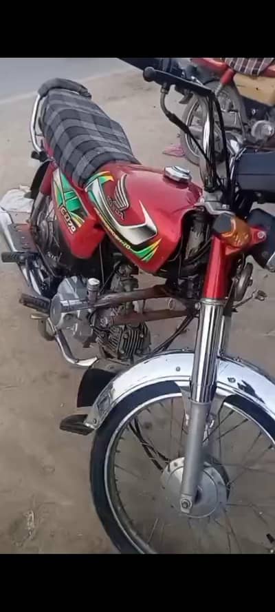 achi condition me he.   baqi Lene wale hzrat rabta kry.