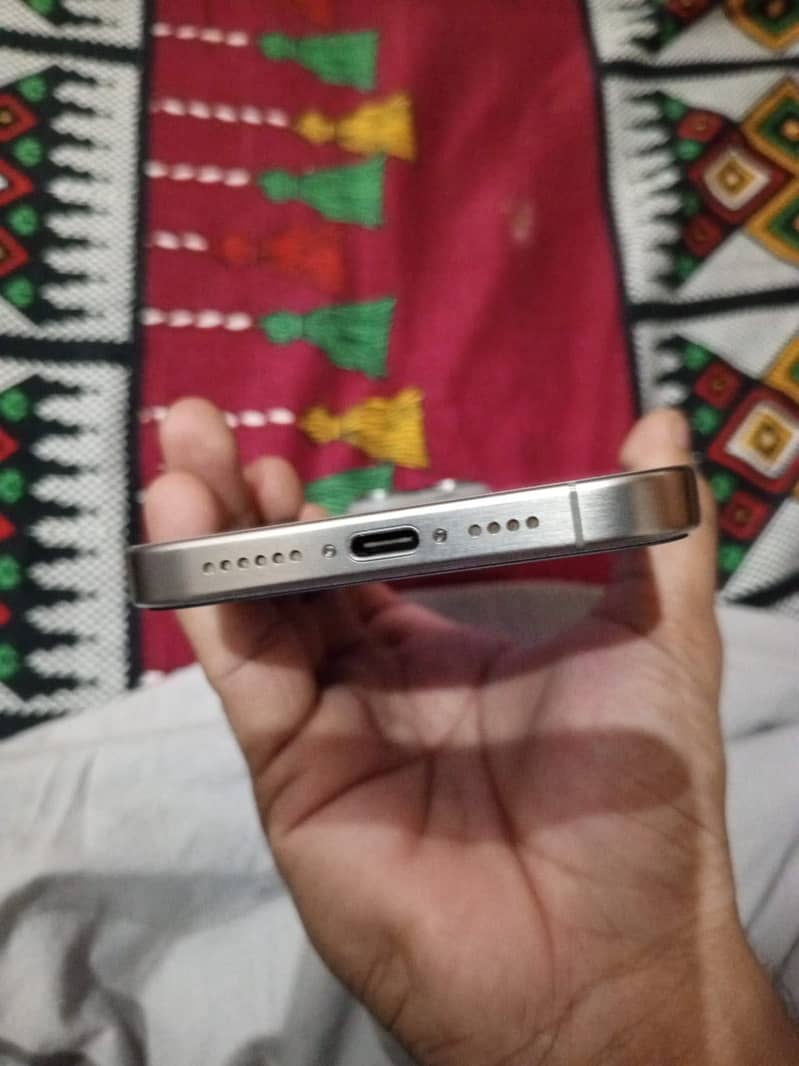 Apple iPhone 15 Pro Max 5