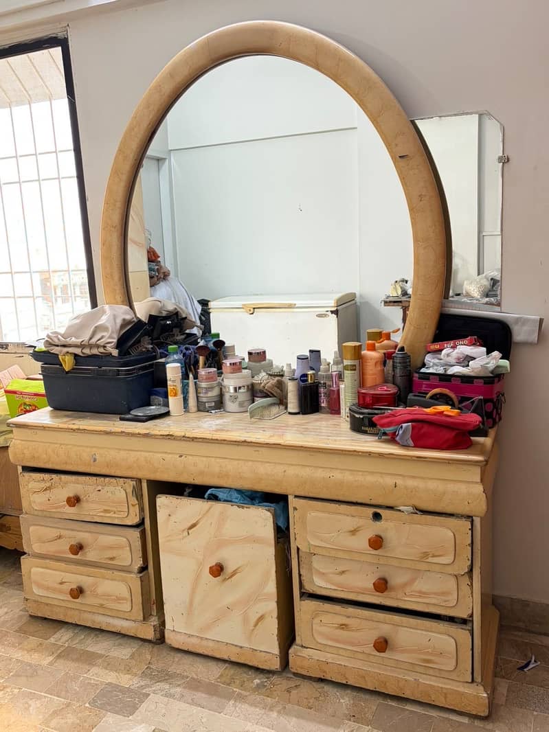 Dressing table 0