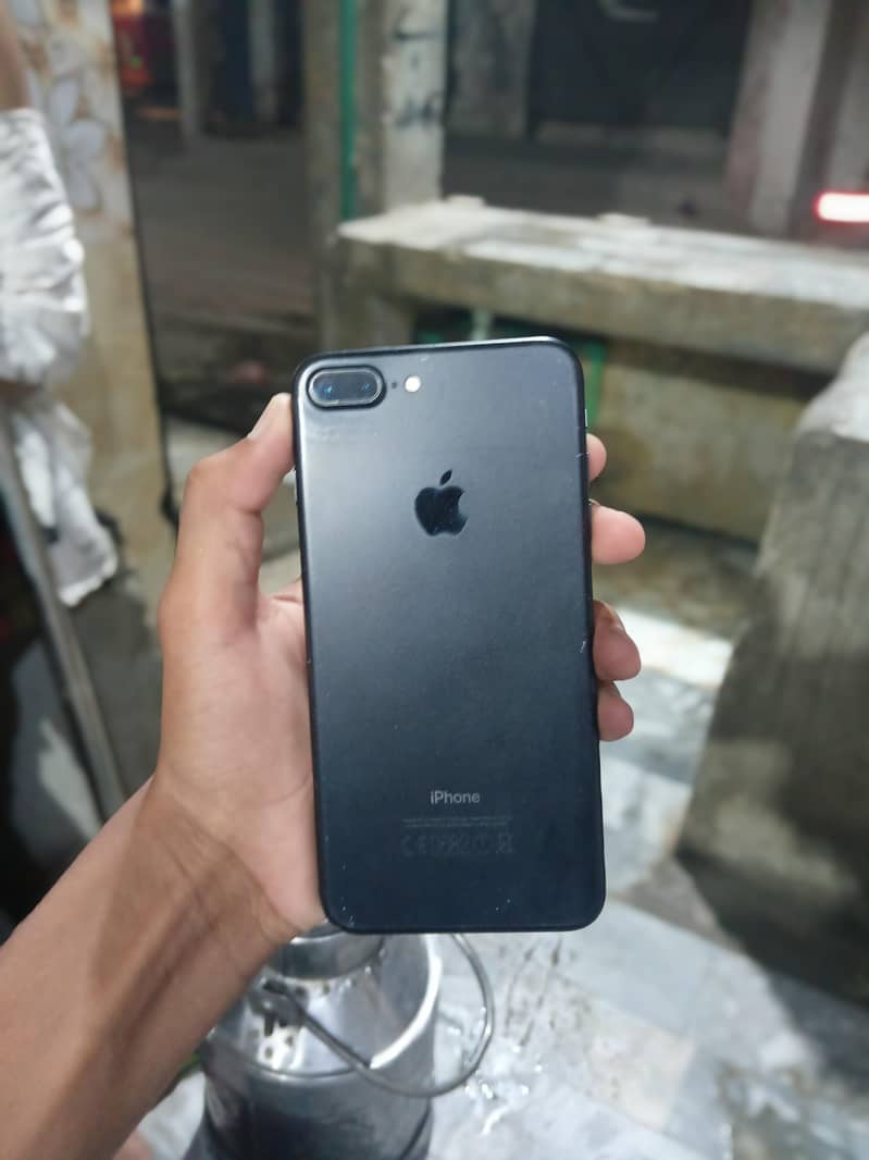 Apple iPhone 7 Plus 1