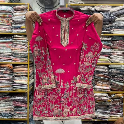 hmara kapry ka wholesale ka kam he. shop keeper b rabta kr sakty hein.