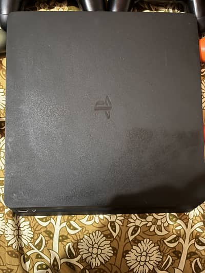 PS4 new condition use hardly one month use
