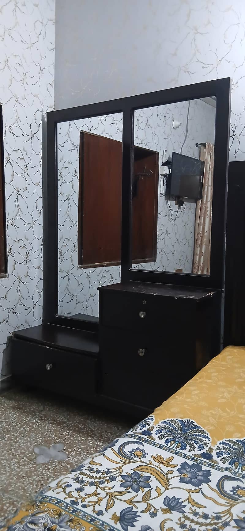bed set and dressing table 2