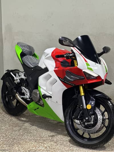 Ducati v4s 400cc 2025 model ( sports heavy bike )