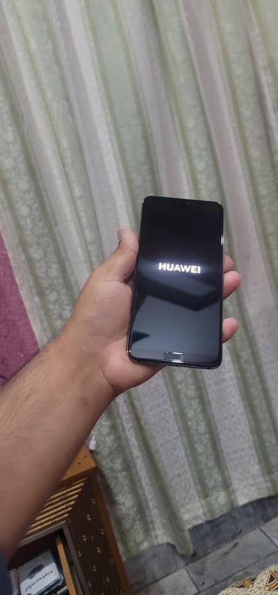 p20 pro 6gb 128gb totally original only back break