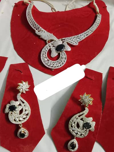 silver colour with black set available