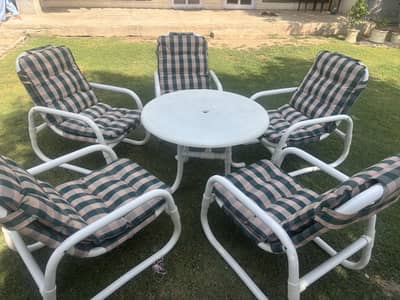 5 Lawn Chairs and table