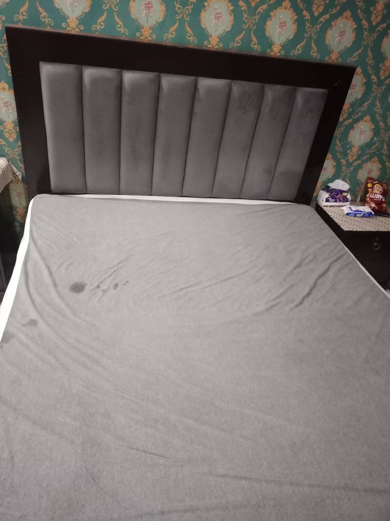 Bed set and dressing table 2