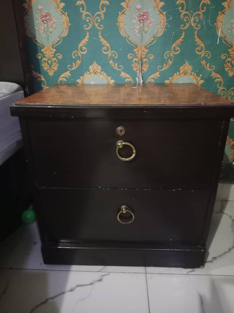 Bed set and dressing table 3