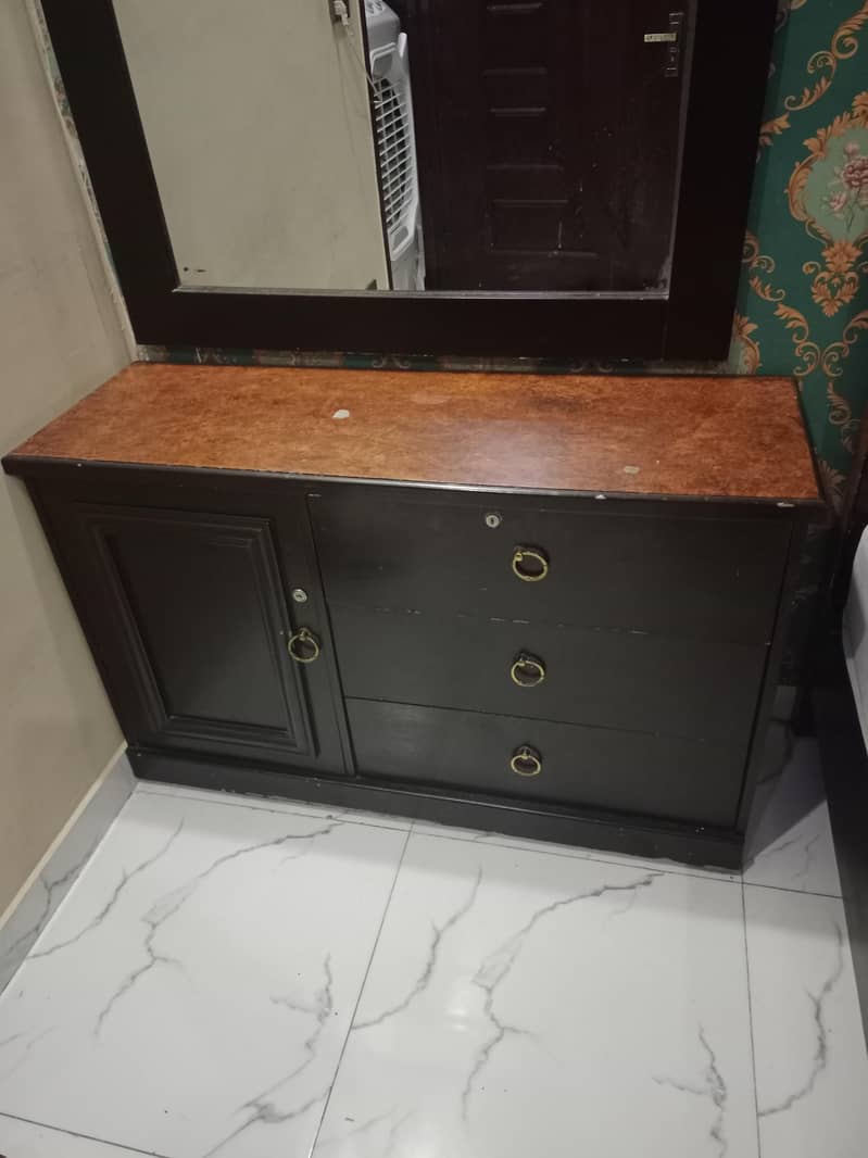 Bed set and dressing table 4