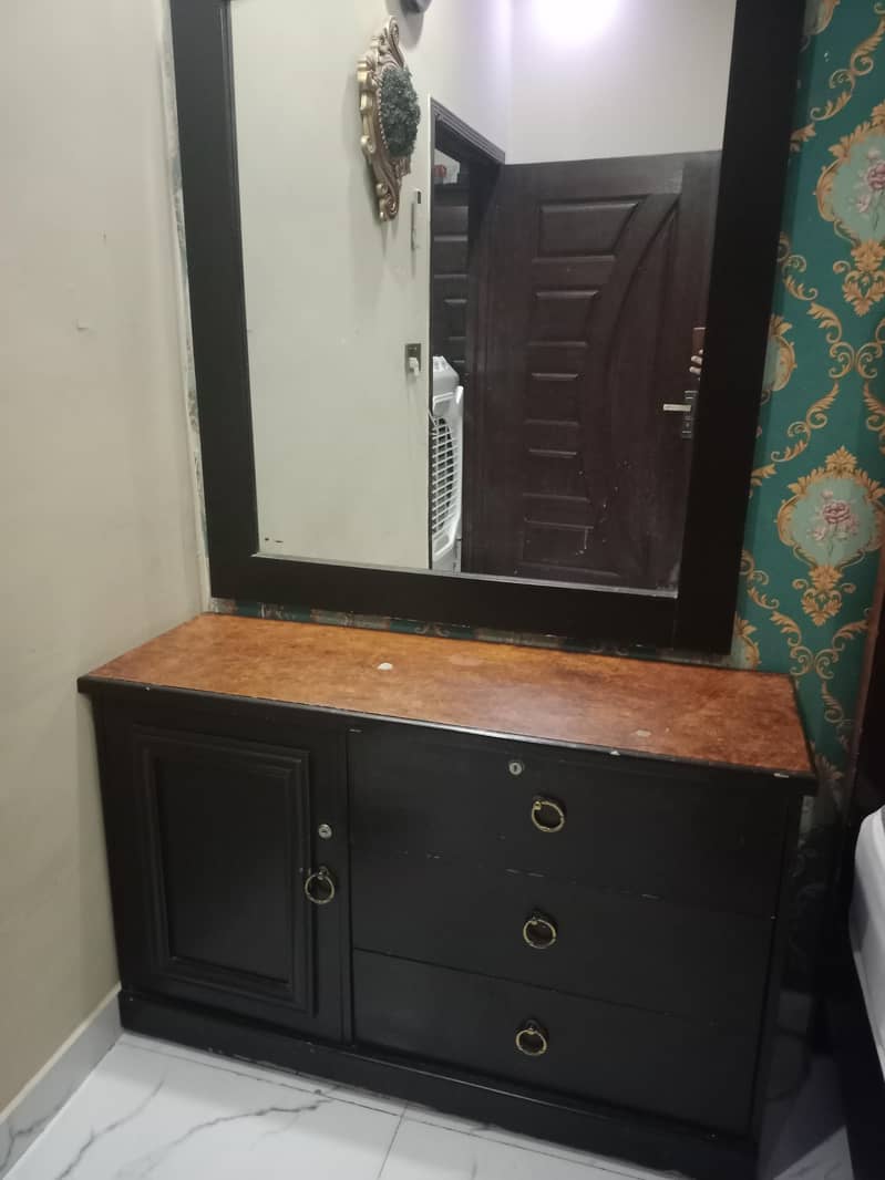 Bed set and dressing table 5