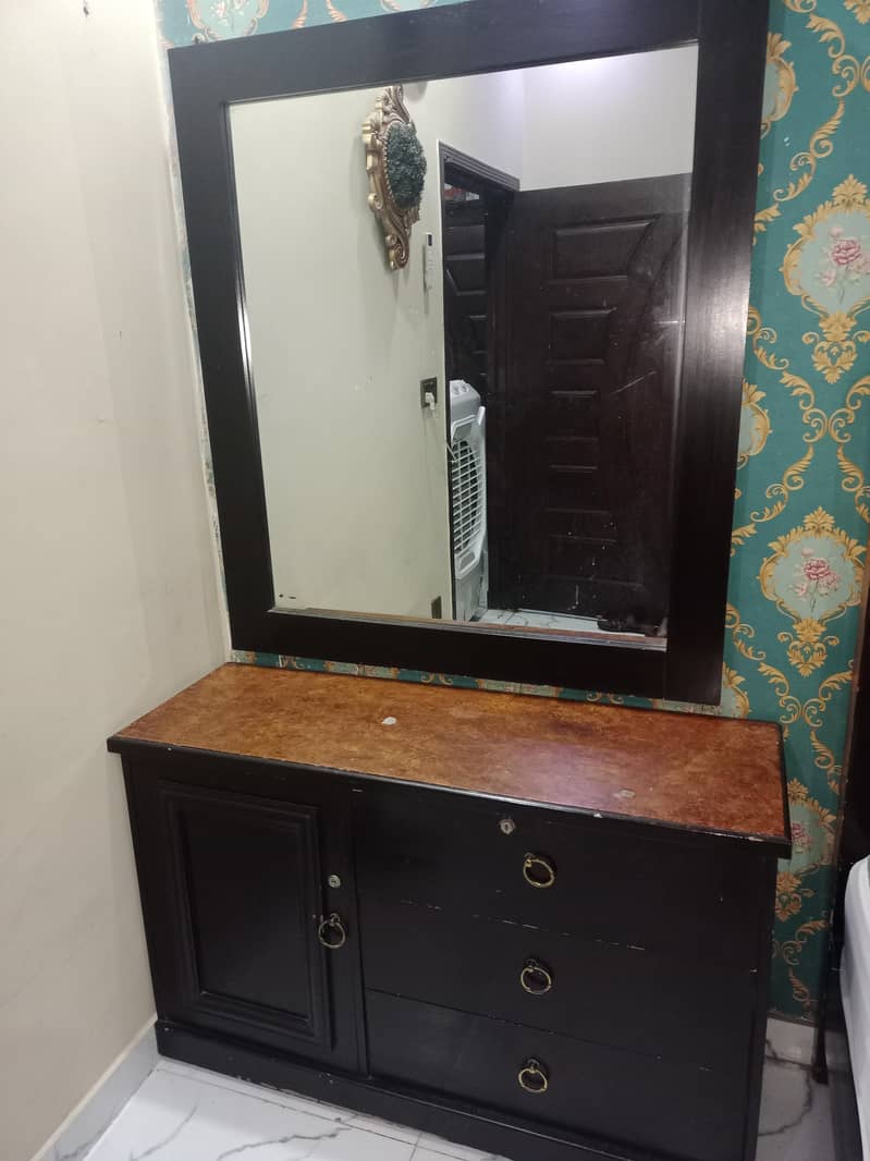 Bed set and dressing table 6