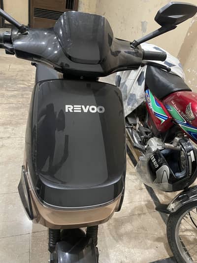 Revoo A11 electric scooter