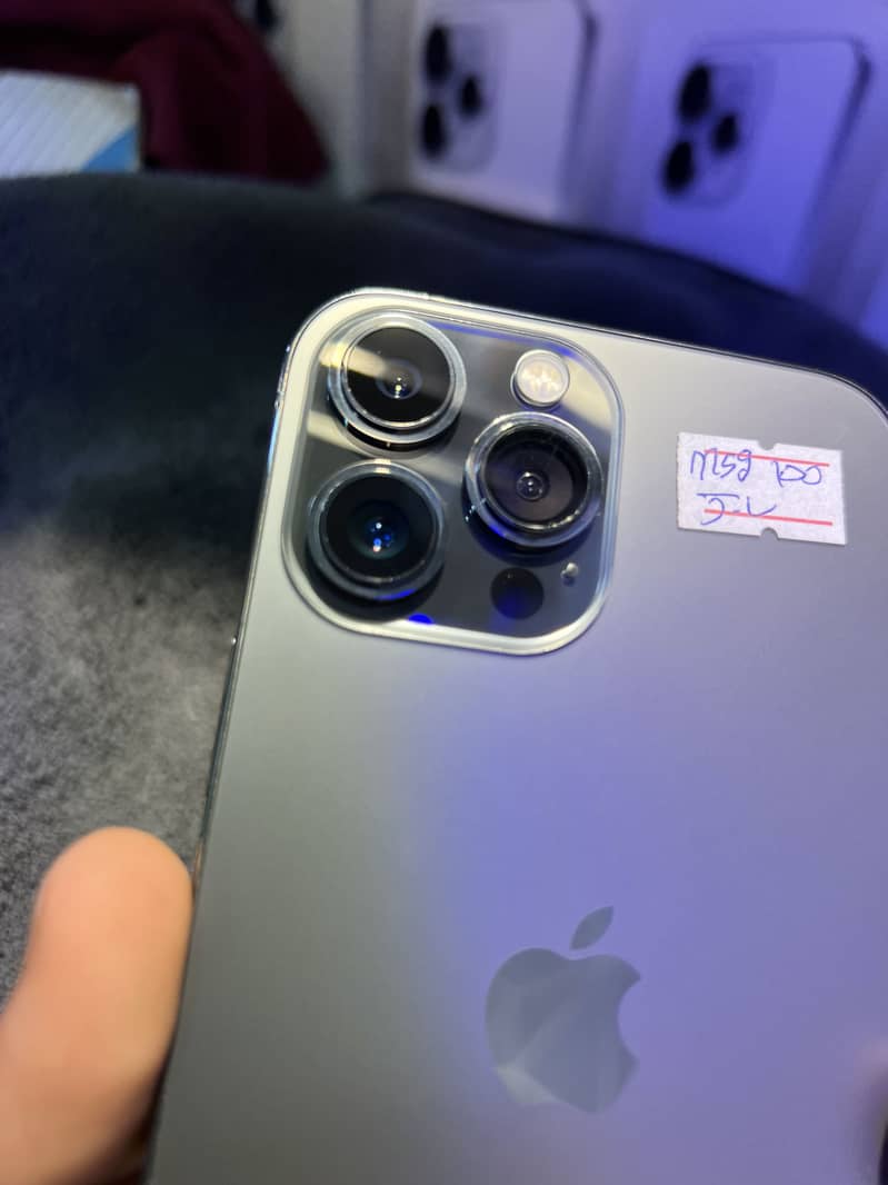 iPhone 13 Pro Max 1