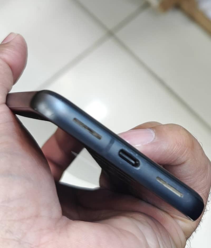 Google Pixel 8 4