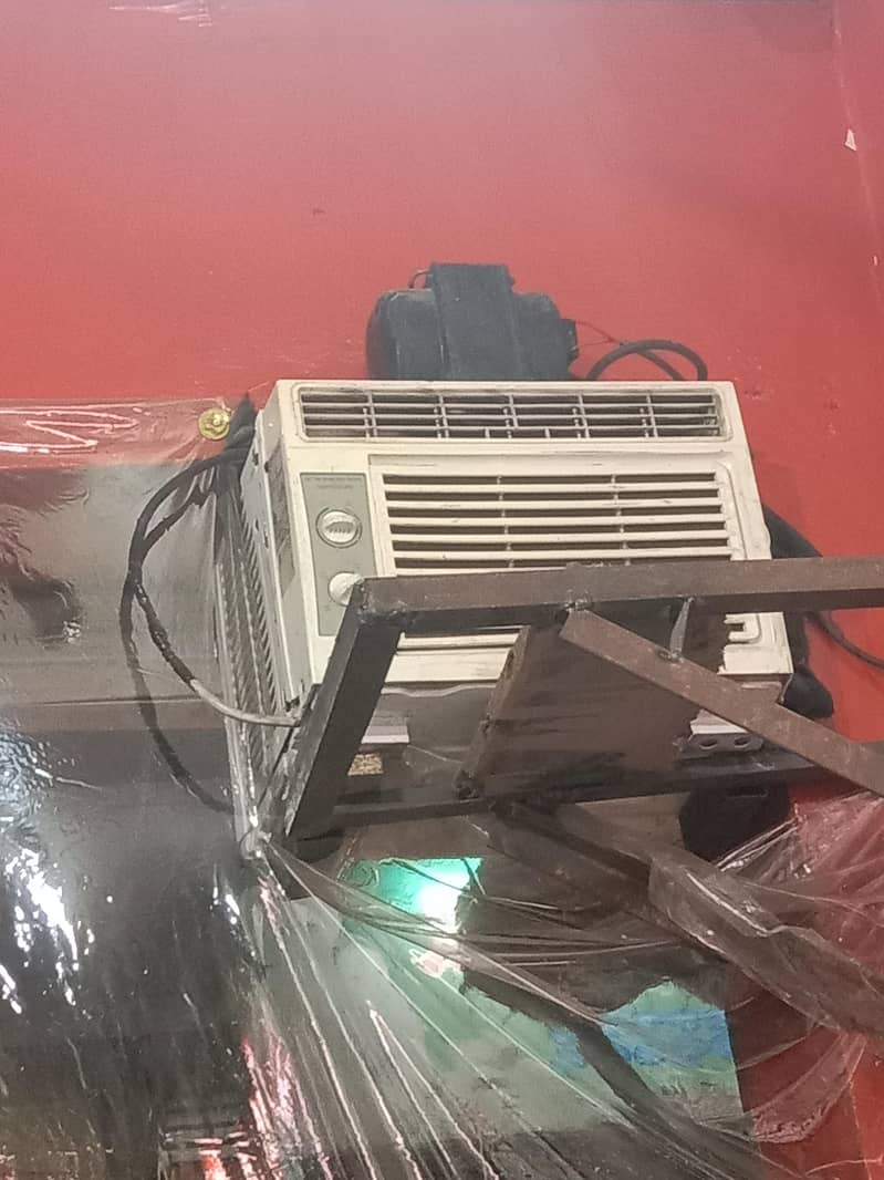 window AC 0