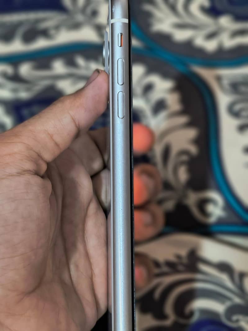 Apple iPhone 11 3