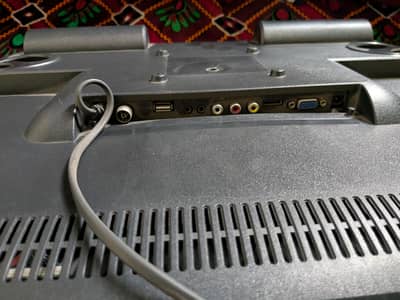 32 INCHES LCD