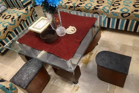 Center table with 4 wooden seats for Sale