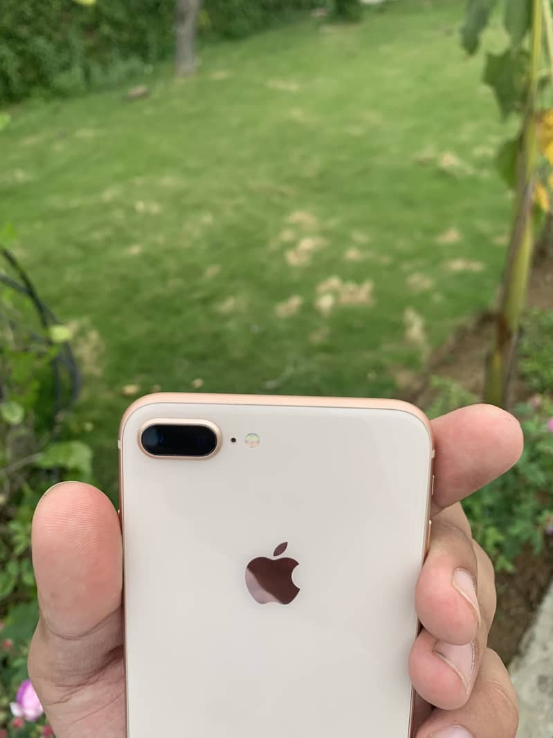 Apple iPhone 8 Plus 1