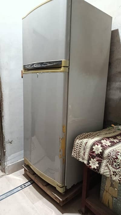 waves good condition Refrigerator full size (huge)