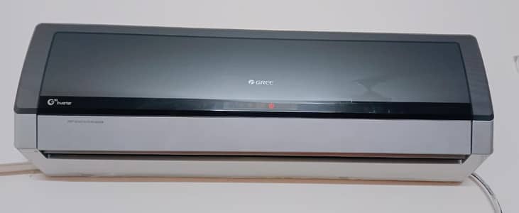 Gree 1.5 tons air conditioner in new condation