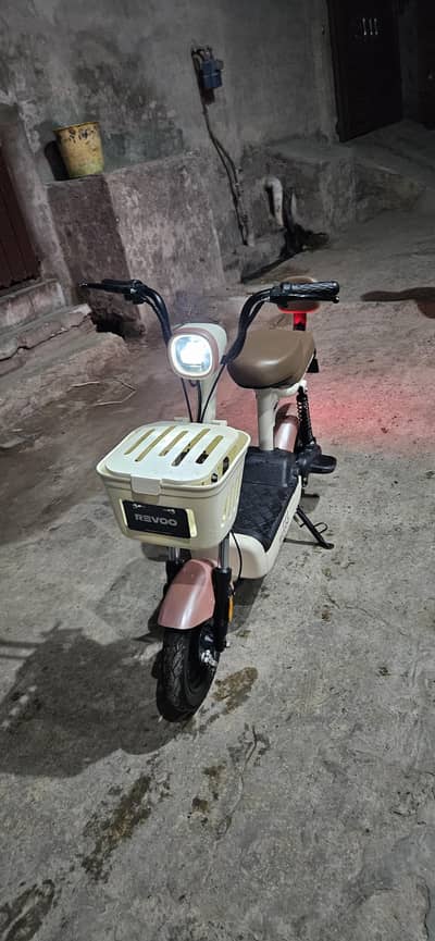 Revoo a04 model scoty