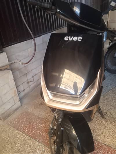 evee gen z scooty in 10/10 condition applied for