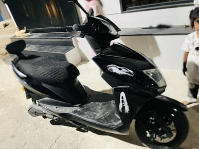 Evee S1 Electric Scooter (Black) – Brand New Condition (2 Days Used)