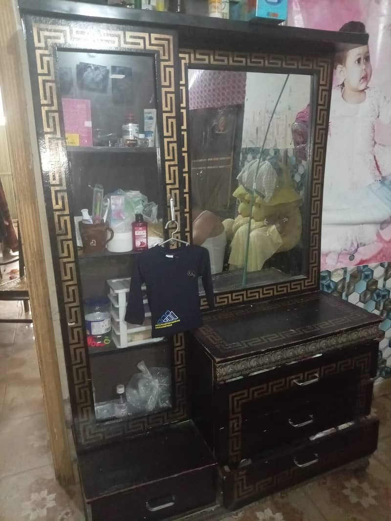 Dressing & showcase 1