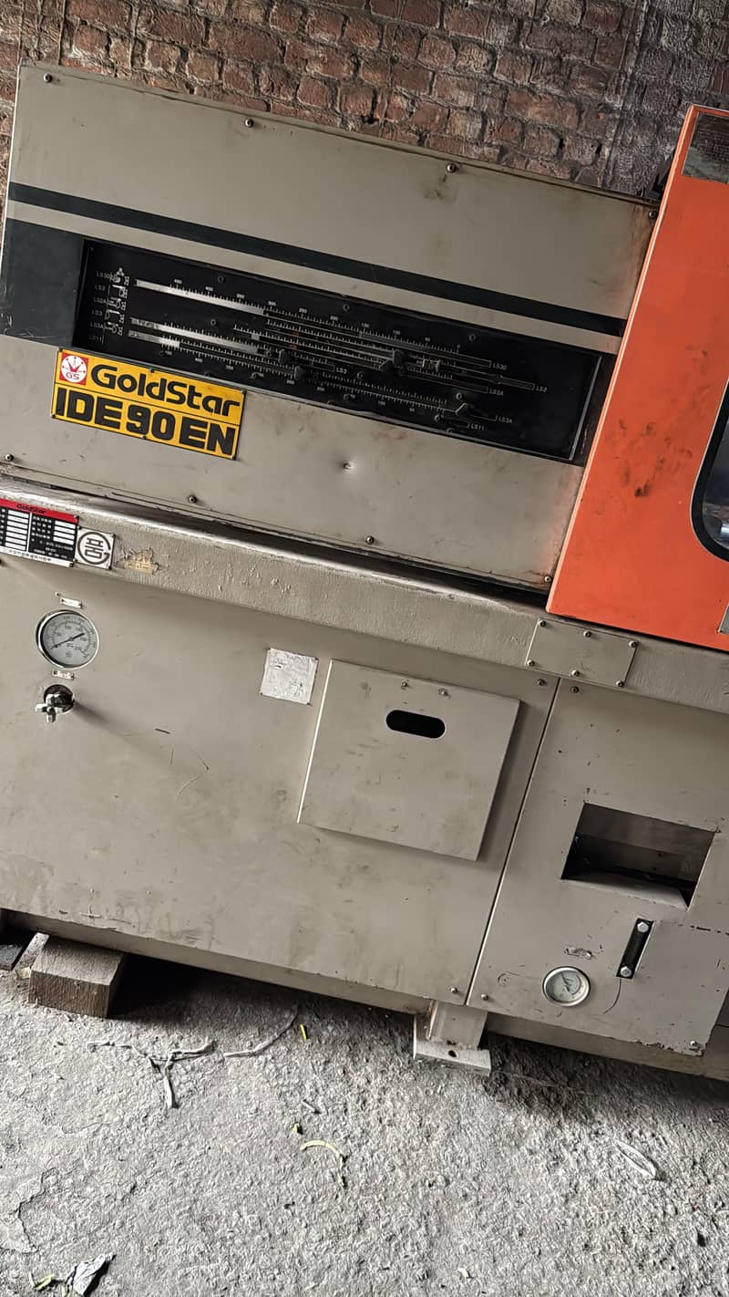 injection molding machine 0
