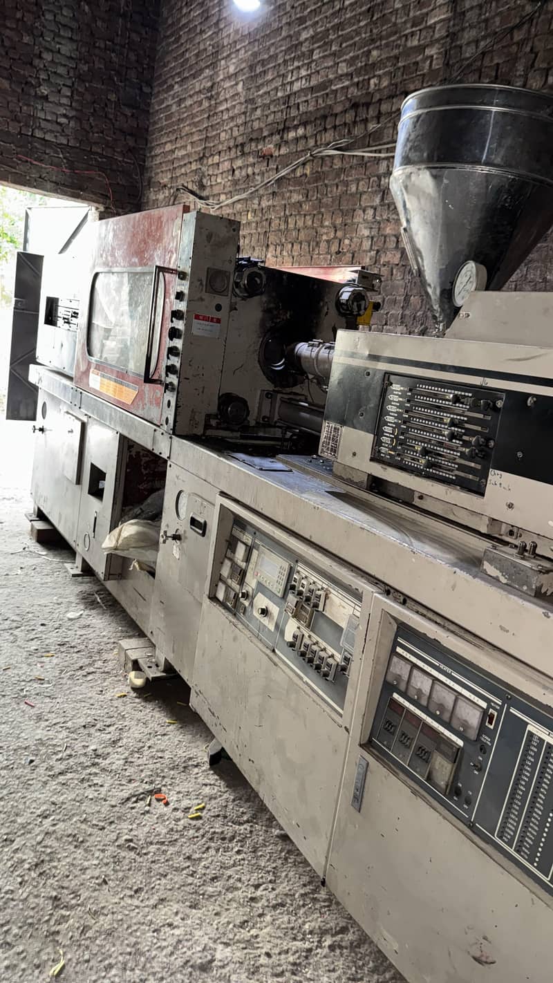 injection molding machine 3