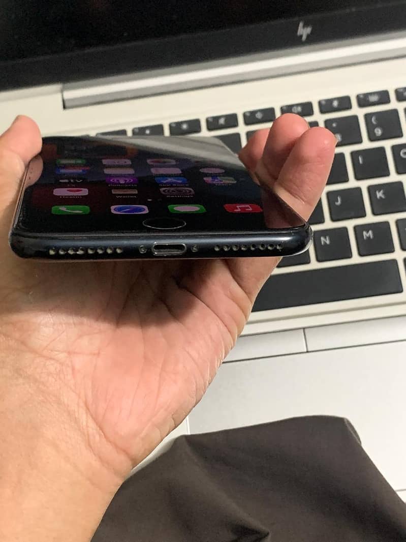 Apple iPhone 7 Plus 5
