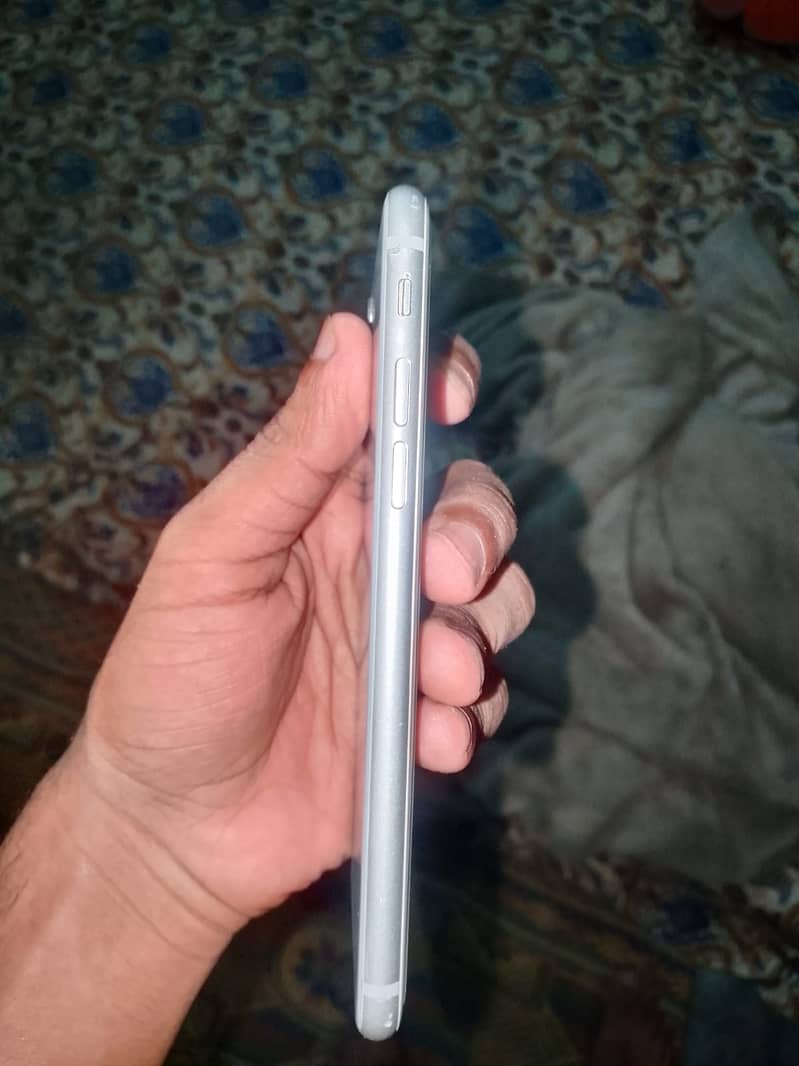 Apple iPhone 8 3