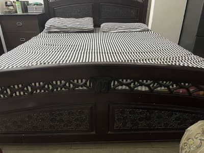 Pure Tali Wood King Size Bed – Solid Wood Carved Design