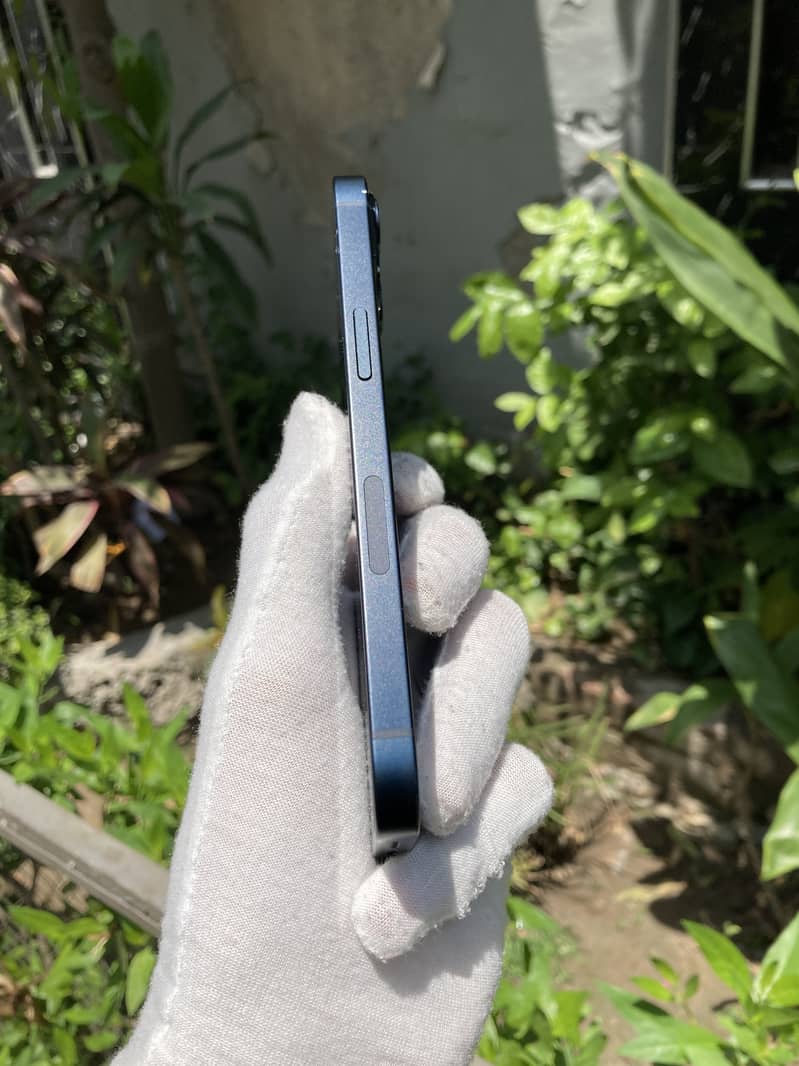 Apple iPhone 13 1