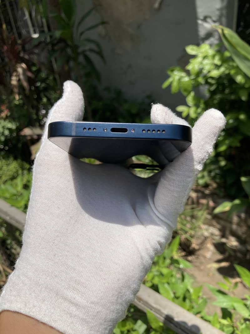 Apple iPhone 13 2
