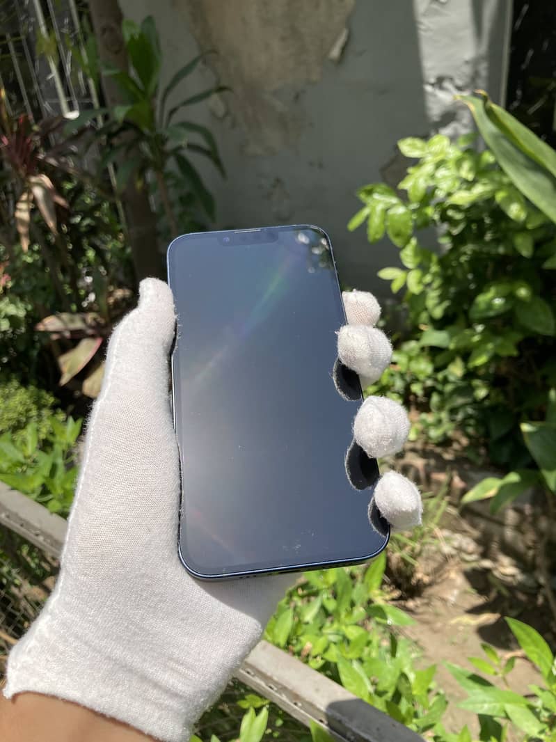 Apple iPhone 13 4