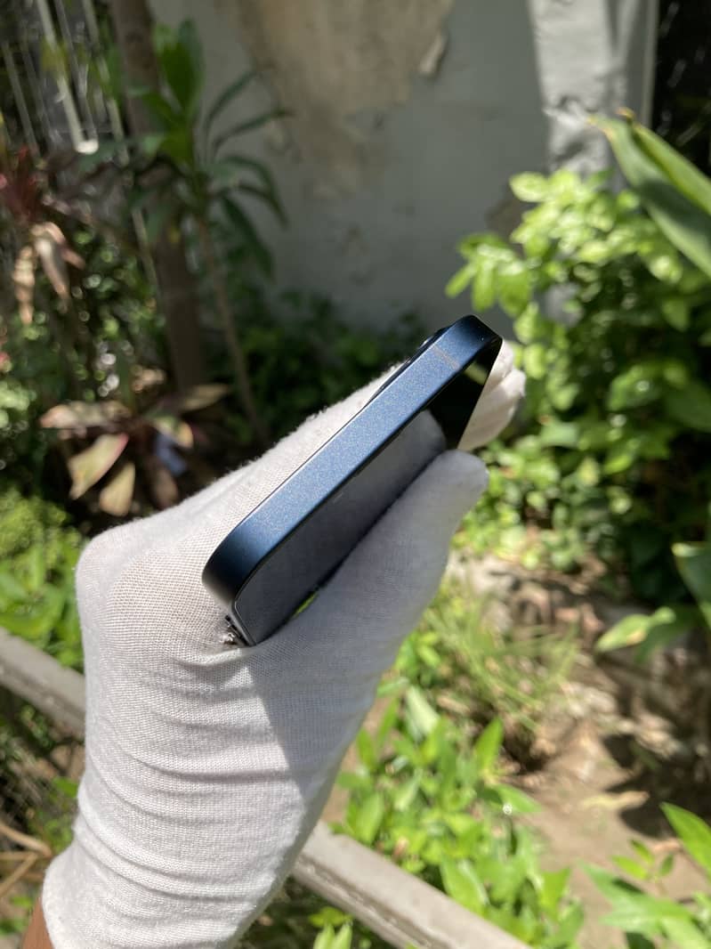 Apple iPhone 13 5