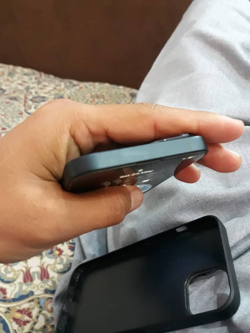 Apple iPhone 14 3