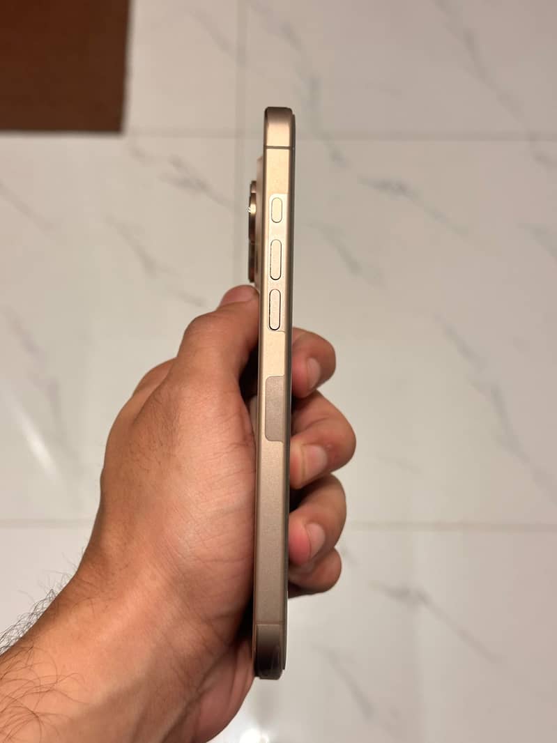 Apple iPhone 16 Pro max jv 2