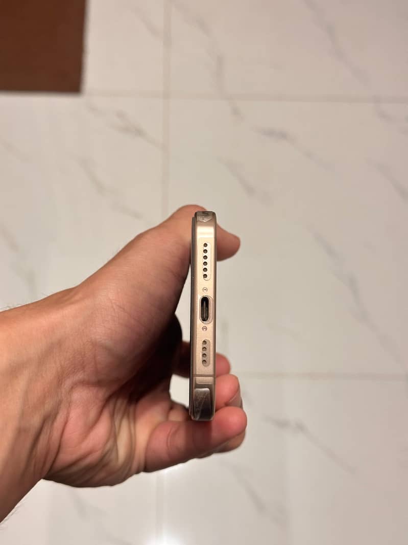 Apple iPhone 16 Pro max jv 5