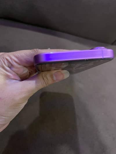 Apple iPhone 16