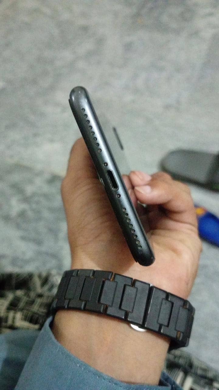 Apple iPhone 8 Plus 3