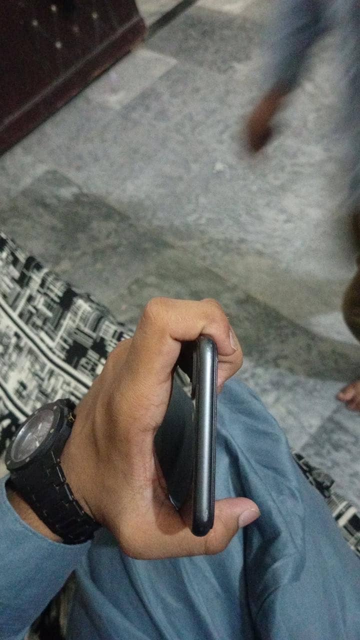 Apple iPhone 8 Plus 4