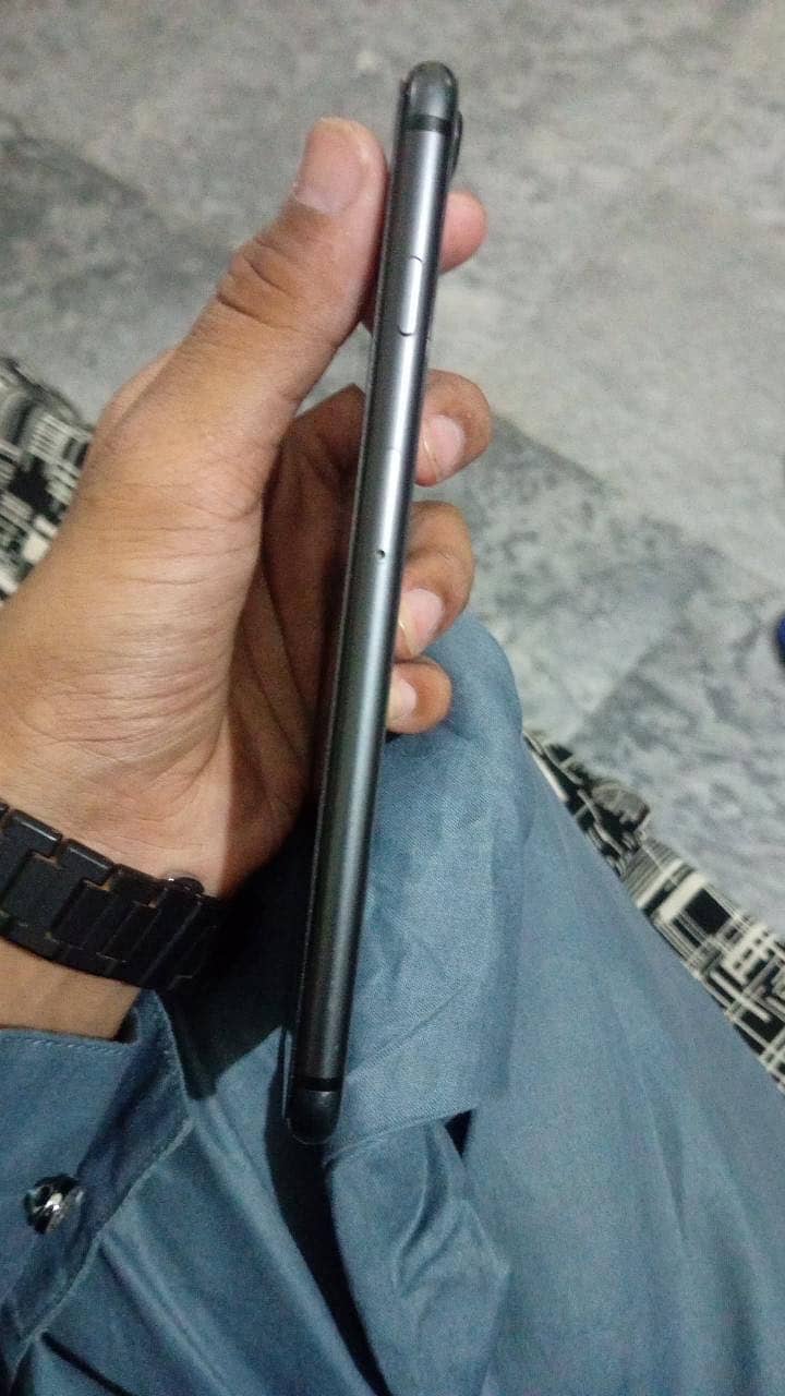 Apple iPhone 8 Plus 5
