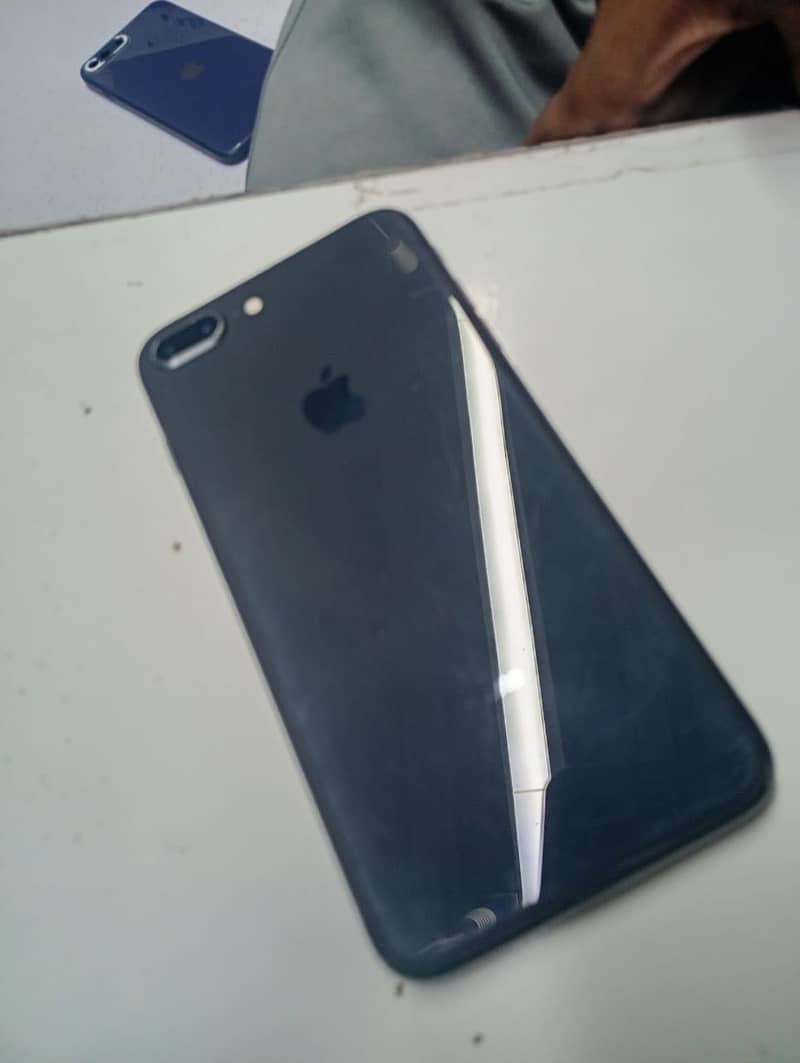 Apple iPhone 8 Plus 10